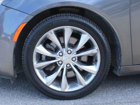 Used 2015 Chrysler 200 S FWD image 34