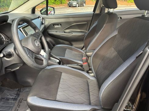 Used 2025 Nissan Versa SV FWD image 27