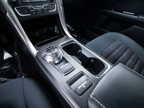 Used 2017 Ford Fusion SE w/ Fusion SE Technology Package image 27