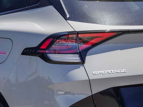 Certified 2025 Kia Sportage SX FWD image 7