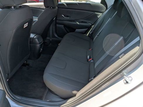 Used 2025 Hyundai Elantra Blue image 27