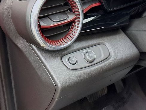 Used 2026 Chevrolet Trax RS w/ Sunroof Package image 12