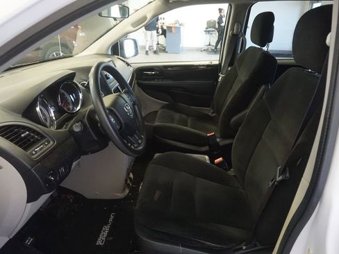 Used 2016 Dodge Grand Caravan SE w/ Quick Order Package 29E SE FWD image 12