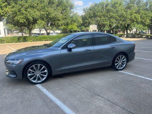 Used 2021 Volvo S60 T5 Momentum FWD image 5