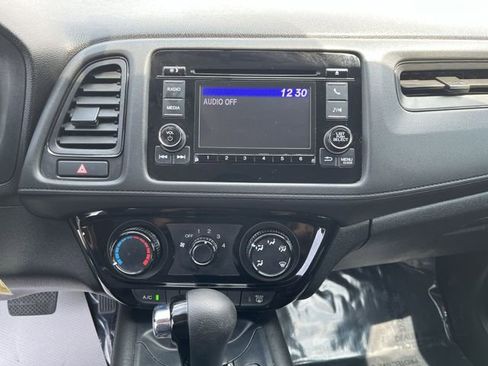 Used 2022 Honda HR-V LX image 14