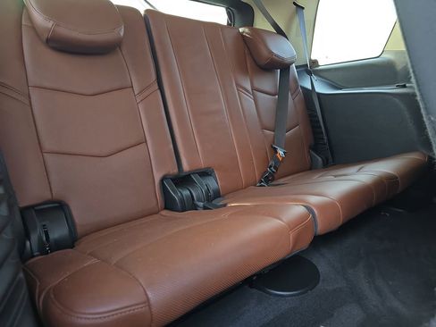 Used 2020 Cadillac Escalade Luxury image 12