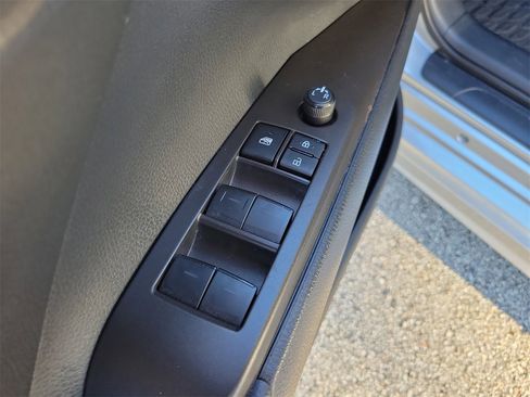 Used 2023 Toyota Camry SE image 14