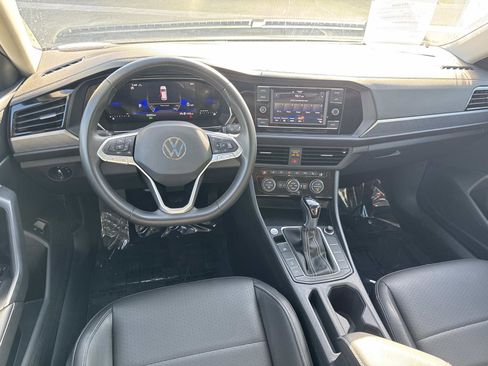 Used 2024 Volkswagen Jetta SE image 7