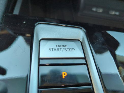 Used 2025 Volkswagen Atlas SE image 22