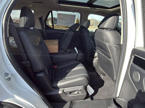New 2025 Honda Pilot Touring image 21