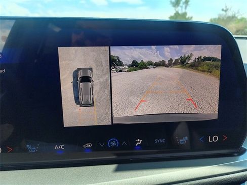 New 2025 Chevrolet Traverse LT w/ Enhanced Driving Package image 27