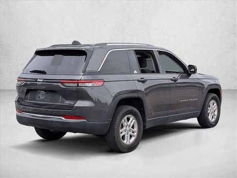 Used 2023 Jeep Grand Cherokee Laredo RWD image 4