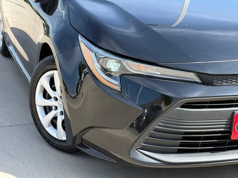 Used 2023 Toyota Corolla LE FWD image 2