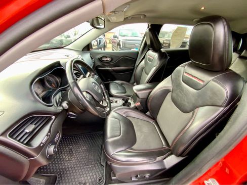 Used 2021 Jeep Cherokee Trailhawk image 23