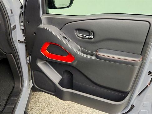 Used 2025 Nissan Frontier Pro-X RWD image 23