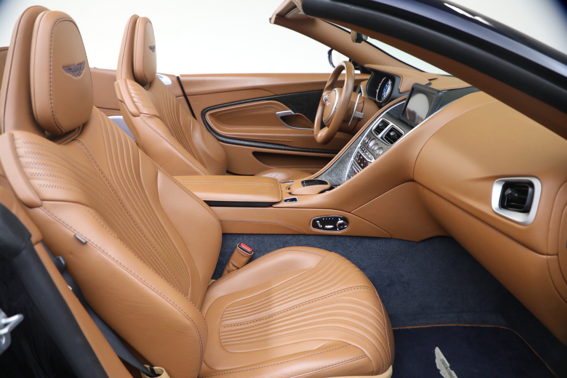 Used 2019 Aston Martin DB11 Volante RWD image 37