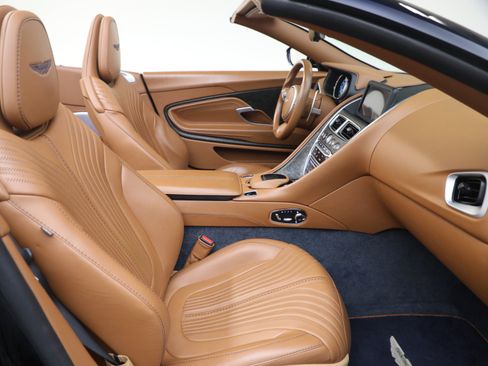 Used 2019 Aston Martin DB11 Volante RWD image 37