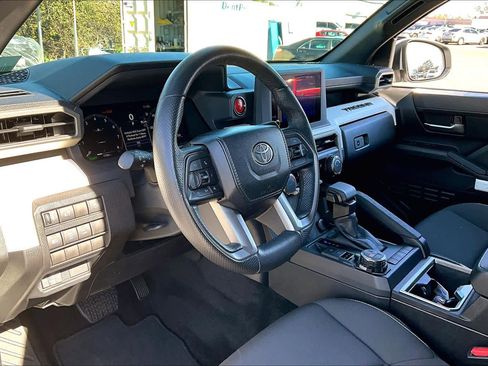 Certified 2024 Toyota Tacoma TRD Off-Road image 17