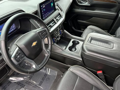 Used 2023 Chevrolet Suburban Premier image 13