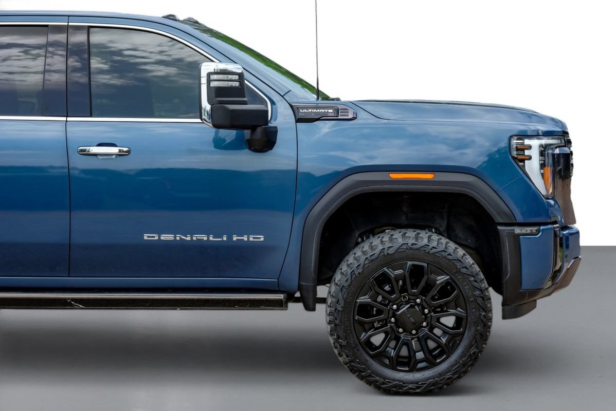 Used 2024 GMC Sierra 2500 Denali Ultimate AWD/4WD image 7