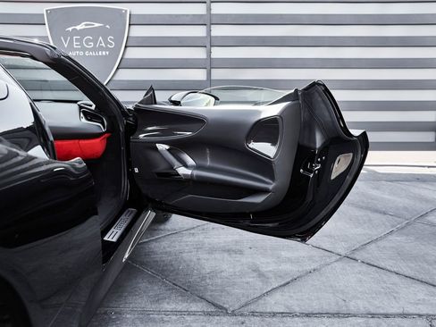 Used 2024 Ferrari SF90 Spider image 33