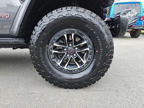 Certified 2025 Jeep Wrangler Unlimited Rubicon AWD/4WD image 9