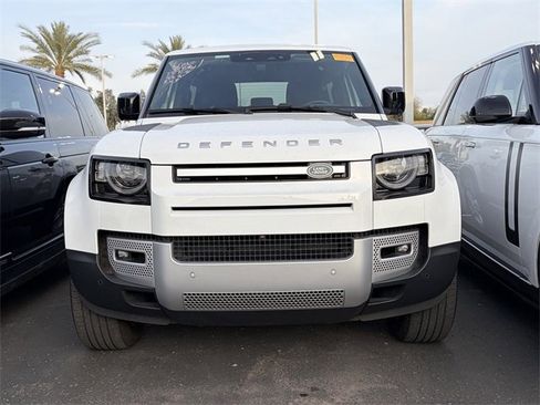 Used 2023 Land Rover Defender 90 SE image 2