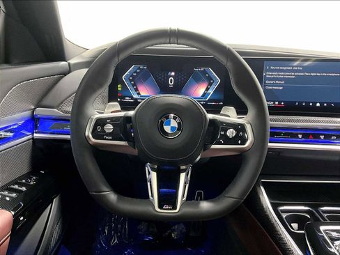 Used 2025 BMW 760i xDrive w/ Premium Package image 18