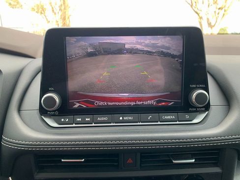 Used 2023 Nissan Rogue SV image 16