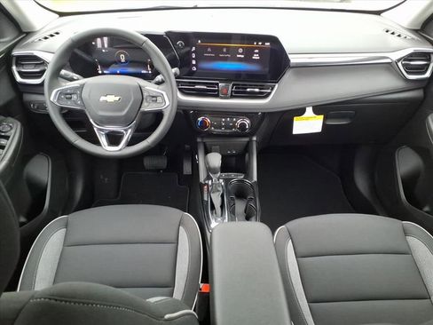 New 2026 Chevrolet TrailBlazer LT w/ LT Cold Weather Package FWD image 15