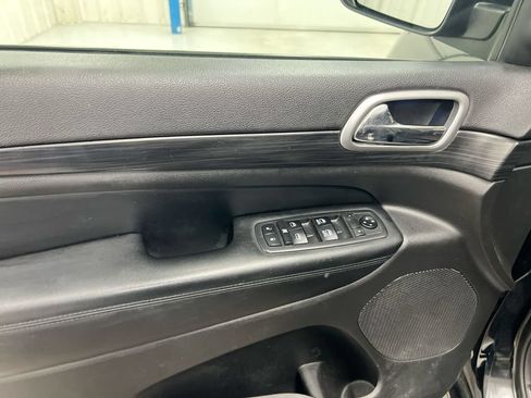 Used 2019 Jeep Grand Cherokee Altitude AWD/4WD image 21
