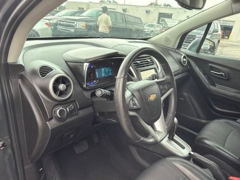 Used 2016 Chevrolet Trax LT w/ LT Sun and Sound Package AWD/4WD image 17