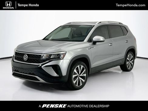Used 2022 Volkswagen Taos SE FWD image 1