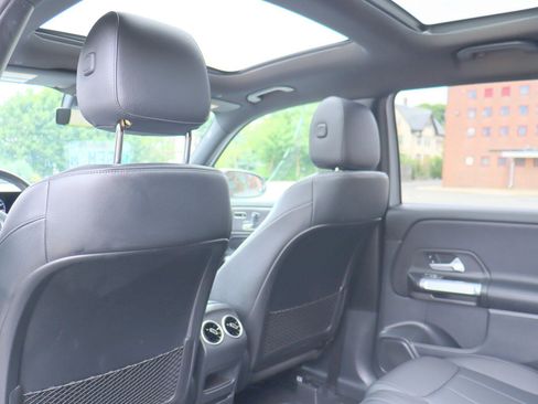 Used 2023 Mercedes-Benz GLB 250 4MATIC w/ Premium Package image 14