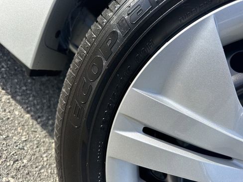 Used 2023 Nissan Leaf S image 28