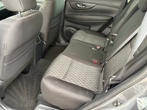 Used 2018 Nissan Rogue S image 32