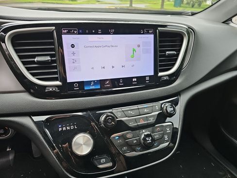 Used 2025 Chrysler Pacifica Select FWD image 20