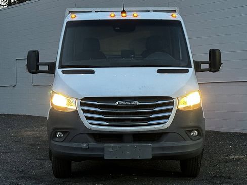 Used 2019 Freightliner Sprinter 3500 w/ Premium Plus Package image 3