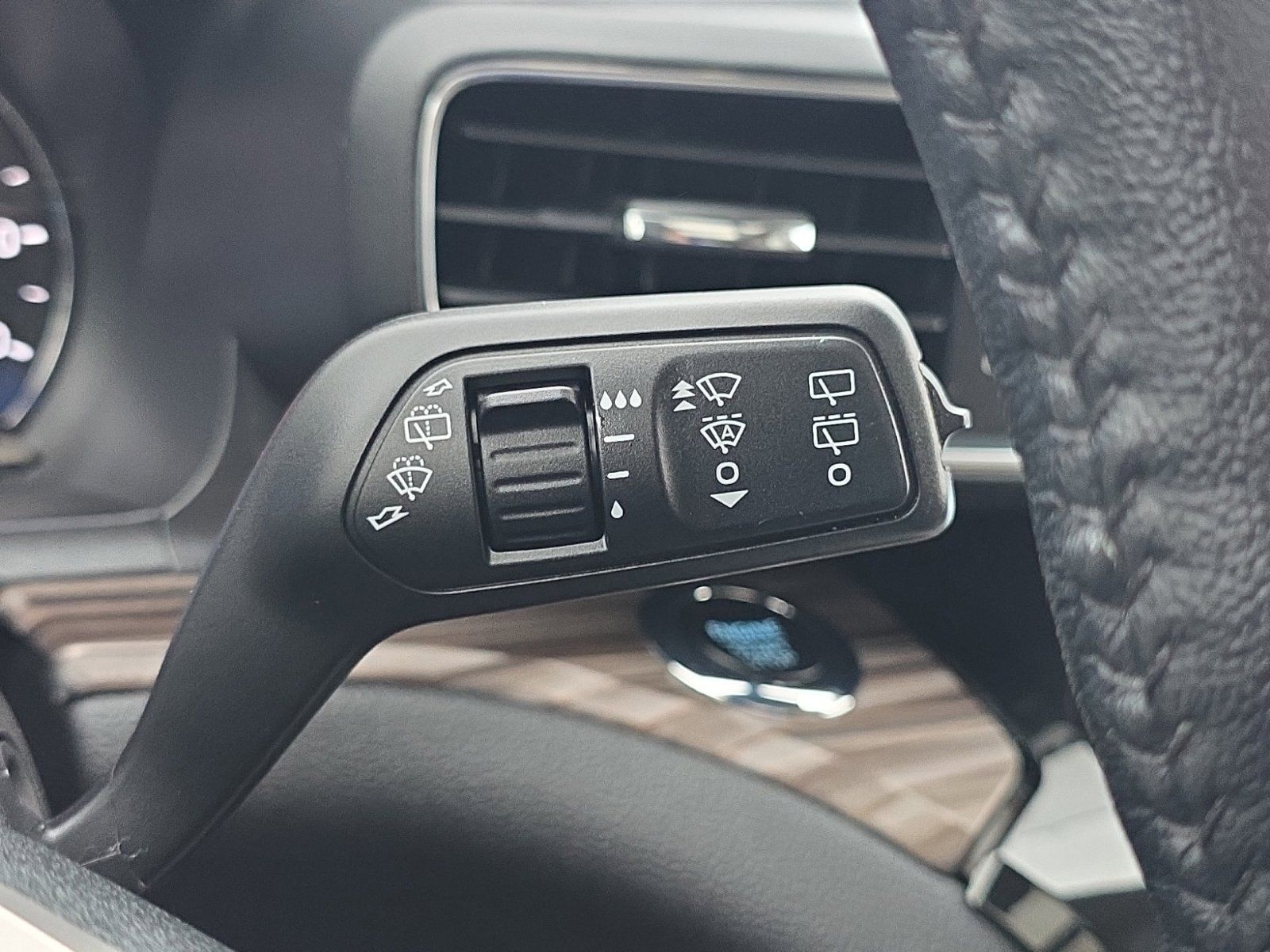 Used 2022 Ford Explorer Limited w/ Limited Technology Package AWD/4WD image 37