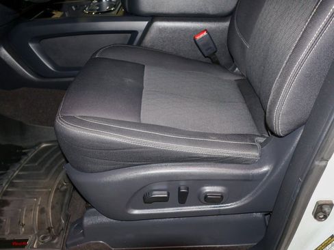 Used 2019 Nissan Titan SV w/ SV Convenience Package image 7