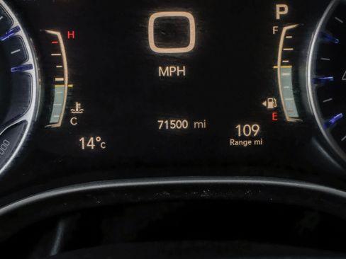 Used 2021 Chrysler Pacifica Touring-L image 22