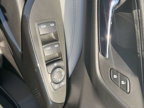 Used 2025 Chevrolet Trax LT w/ LT Convenience Package FWD image 13
