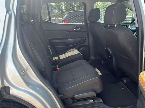 Used 2017 GMC Acadia SLE image 30