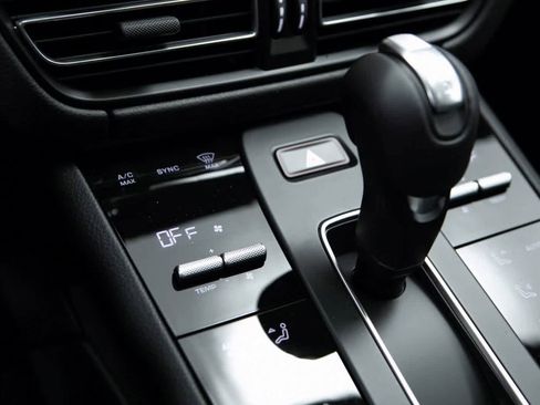 Certified 2025 Porsche Macan image 22