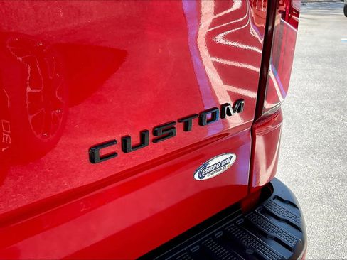 Used 2020 Chevrolet Silverado 1500 Custom w/ Custom Value Package AWD/4WD image 9