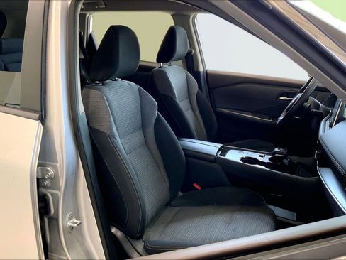 Used 2022 Nissan Rogue SV image 19