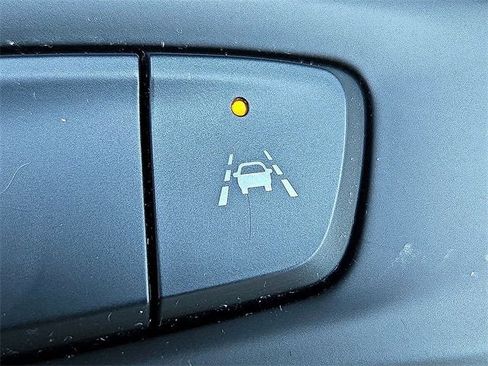 Certified 2025 Chevrolet Trax LS image 21