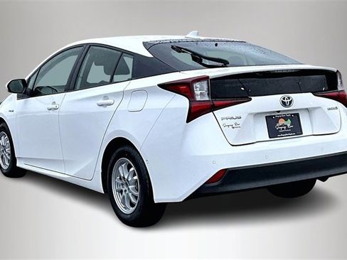 Used 2021 Toyota Prius LE image 4