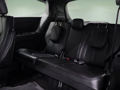 Certified 2025 Chrysler Pacifica Select FWD image 14