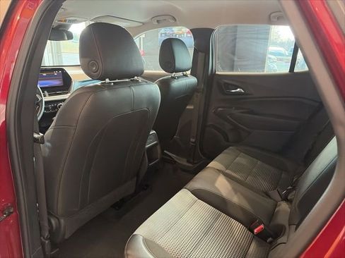 Used 2025 Chevrolet Trax LT w/ LT Convenience Package image 23